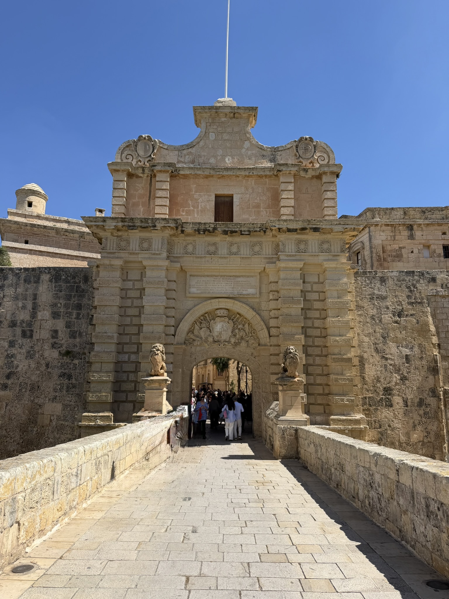 Mdina Malta — brama wejściowa do Cichego Miasta