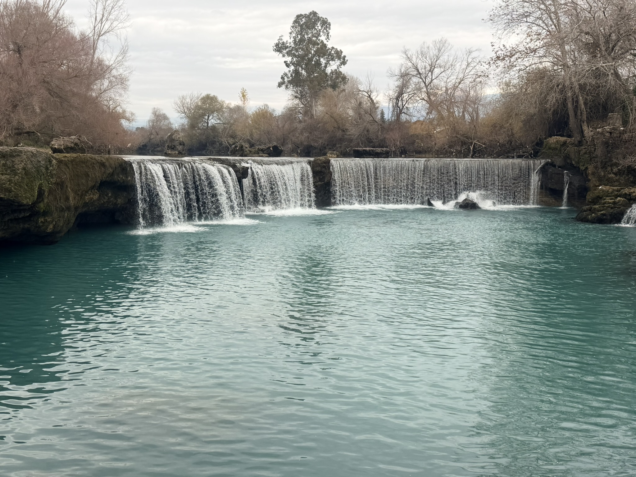 Szeroki wodospad Manavgat na rzece