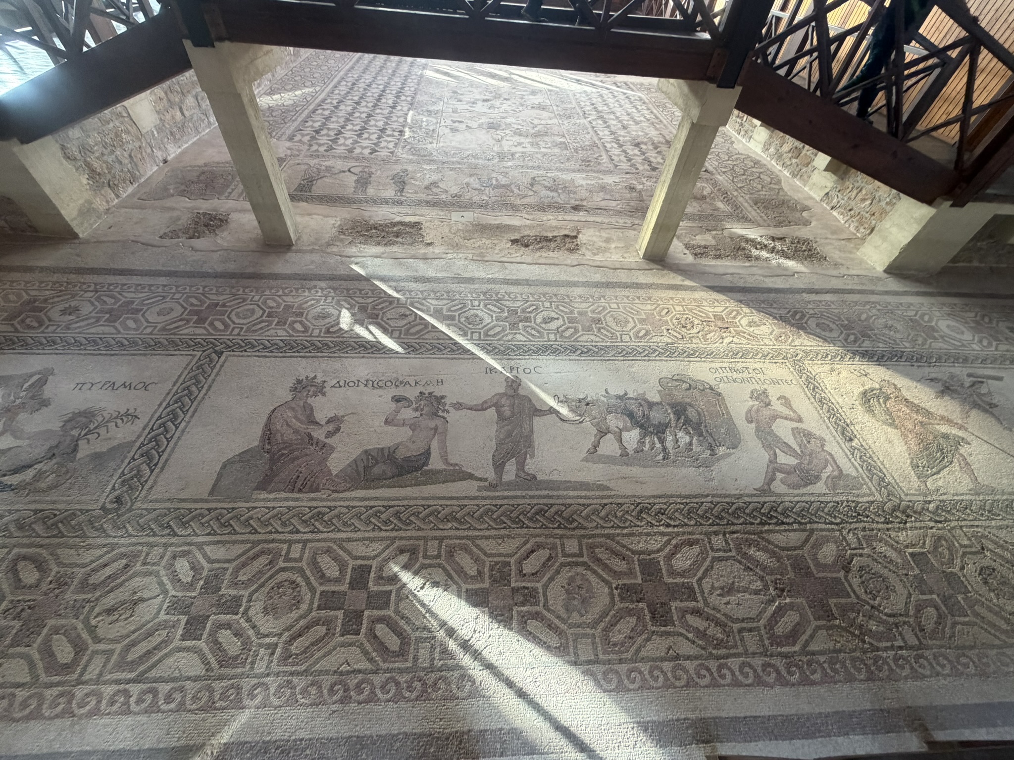 Pafos — mozaiki sprzed tysięcy lat w parku archeologicznym, Cypr z dziećmi