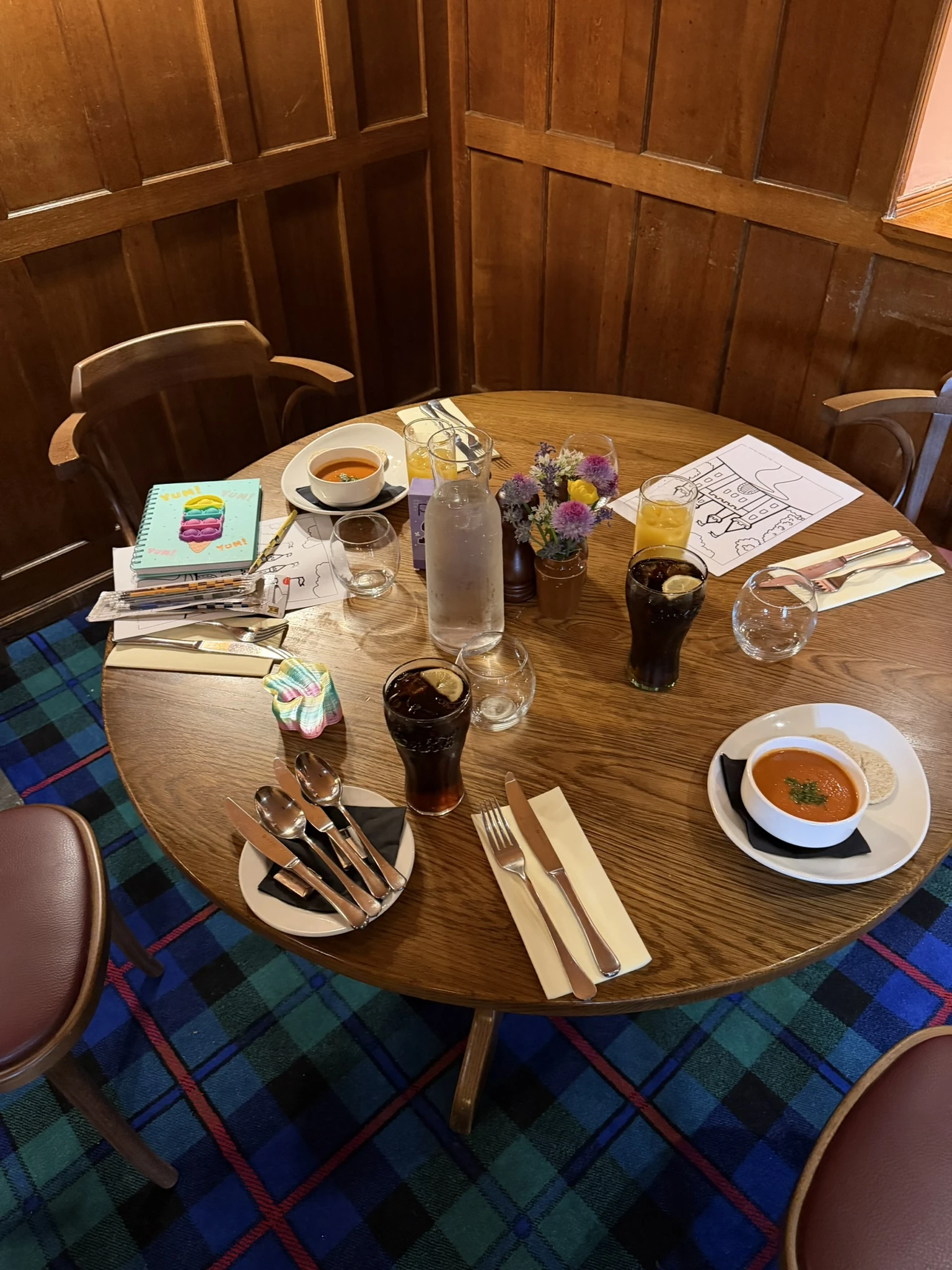 Cawdor Tavern podczas rodzinnego road tripu po Szkocji