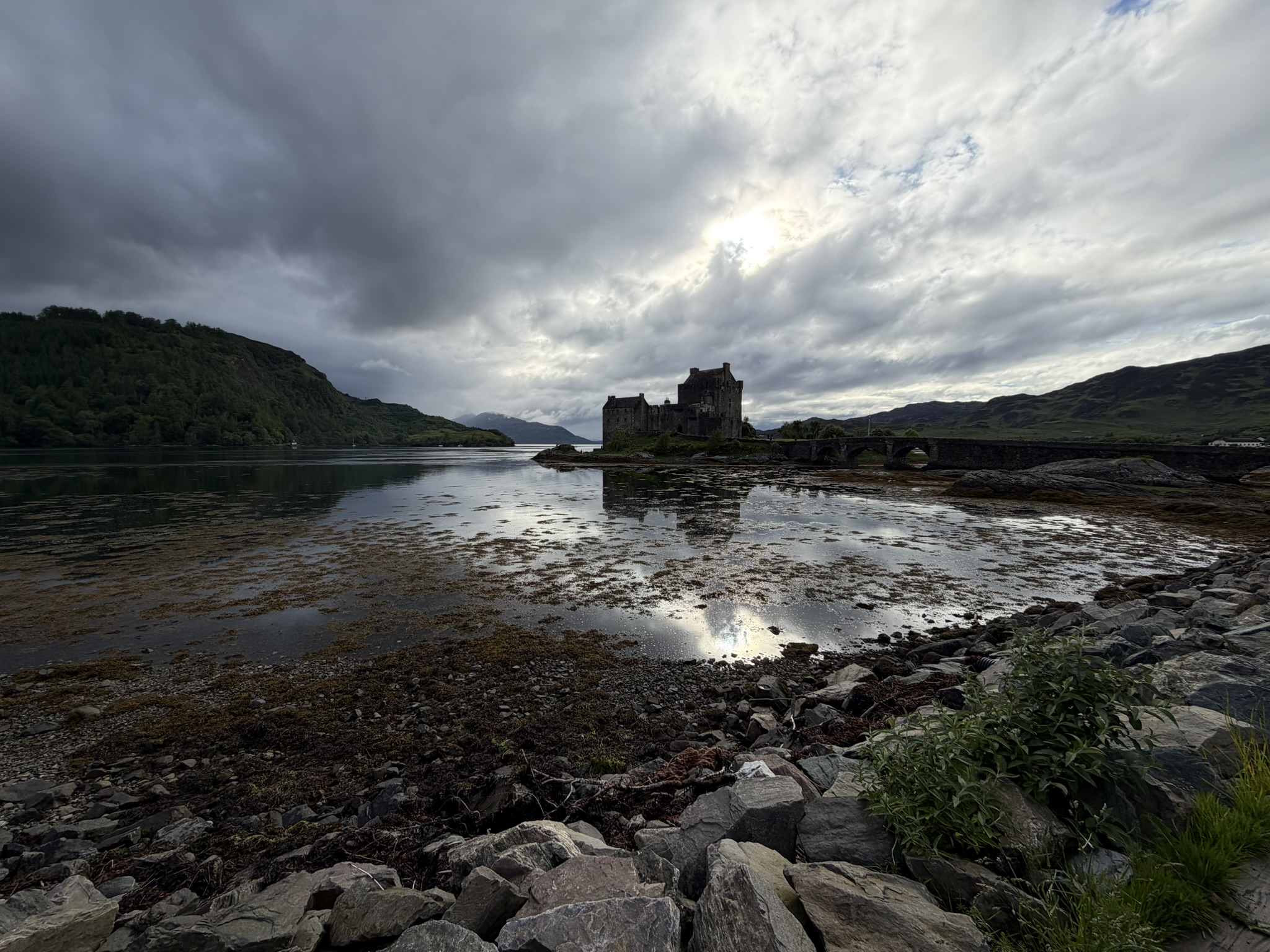 Eilean Donan Castle podczas wieczornego postoju w drodze na Isle of Skye