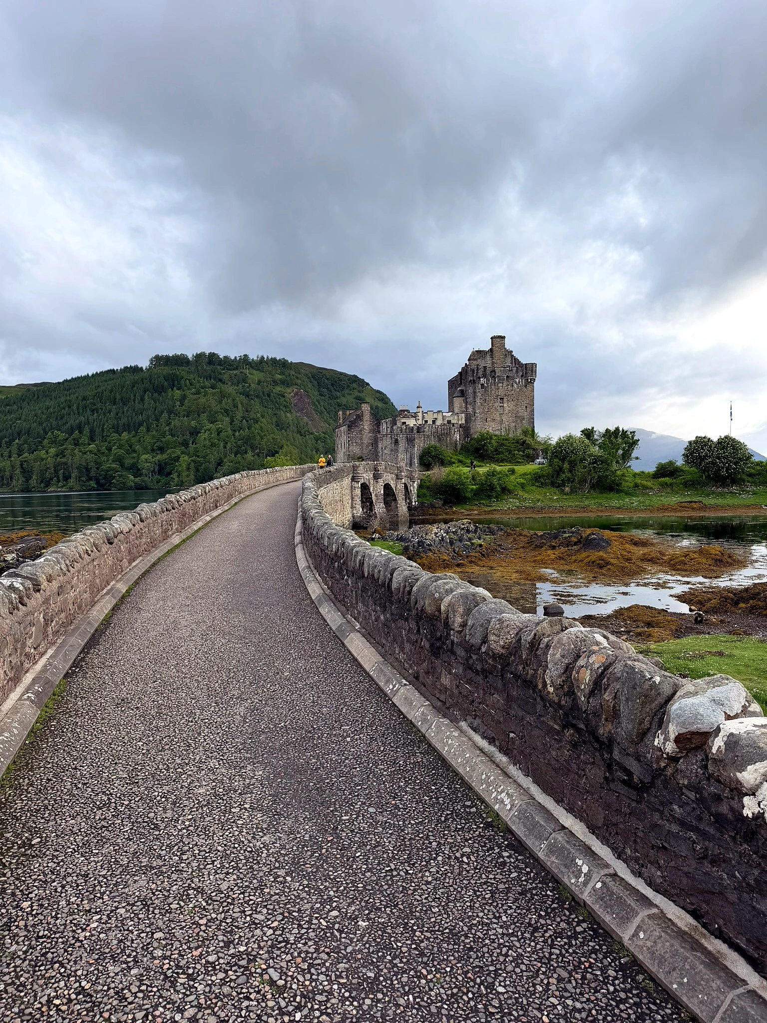 Eilean Donan – przyjechaliśmy już po zamknięciu wnętrz, ale sam postój nadal był wart czasu.