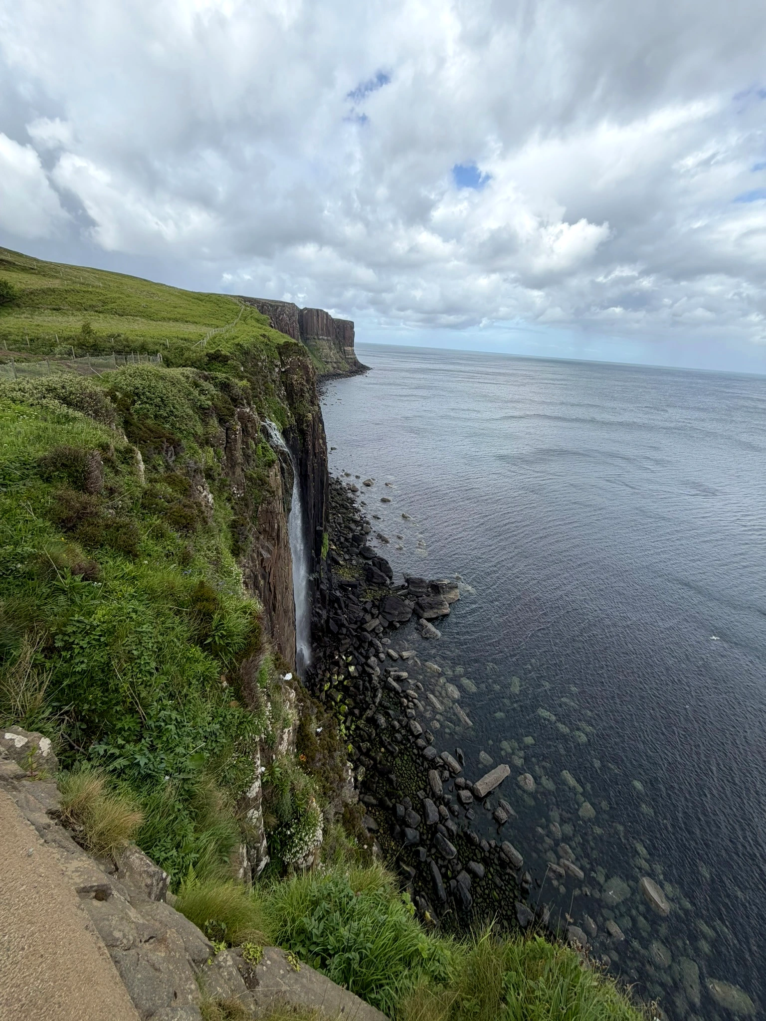 Kilt Rock – jeden z krótkich widokowych przystanków na północy Skye.
