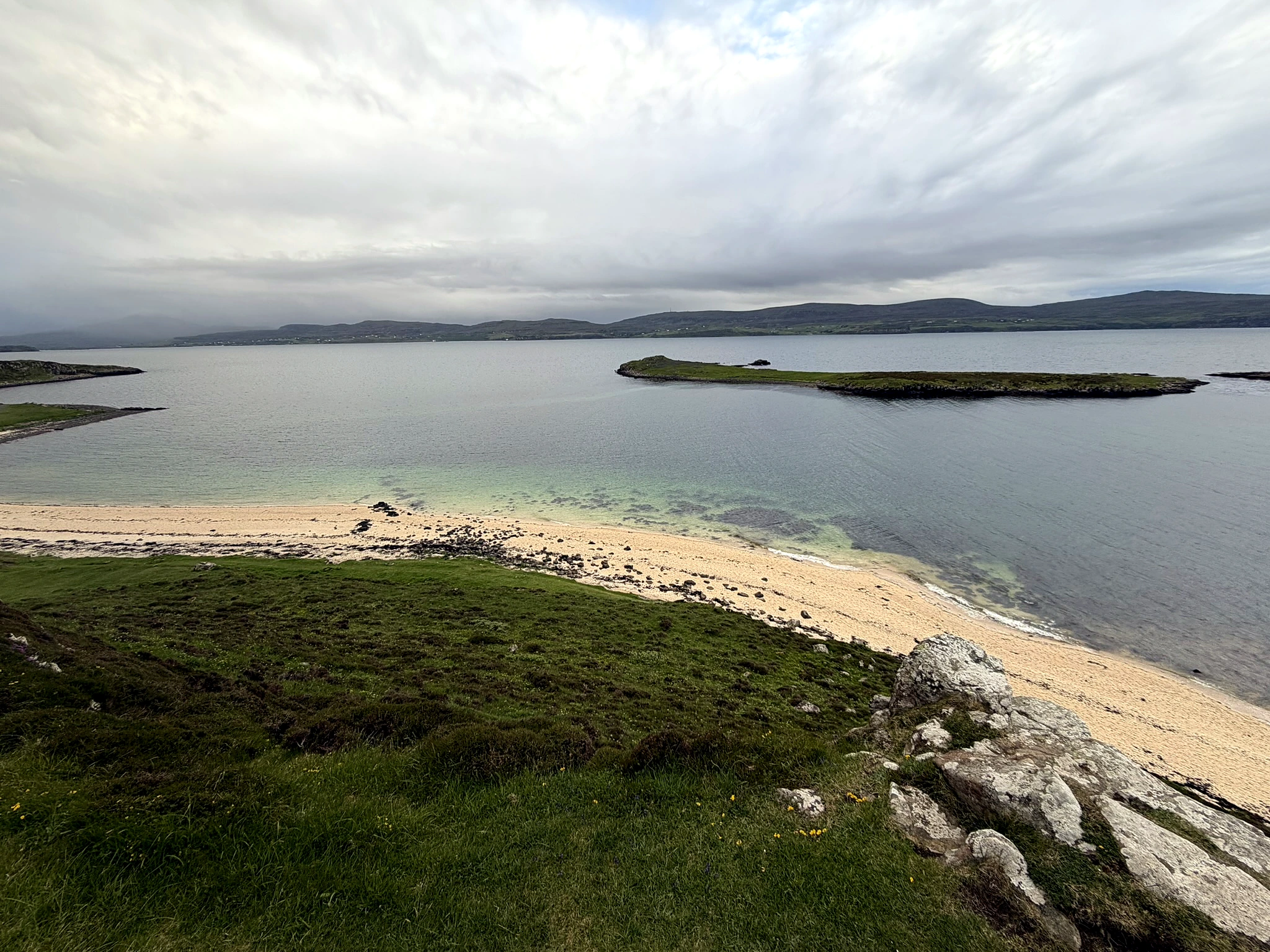 Coral Beach – dotarliśmy tu późnym wieczorem i mieliśmy plażę niemal dla siebie.
