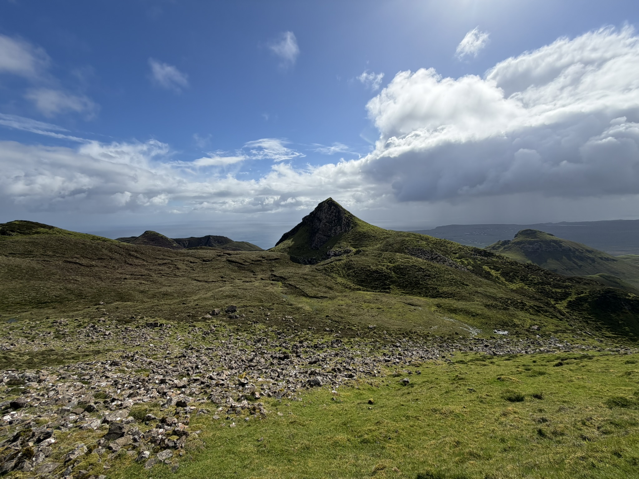 Zmieniająca się pogoda na Quiraing na Isle of Skye