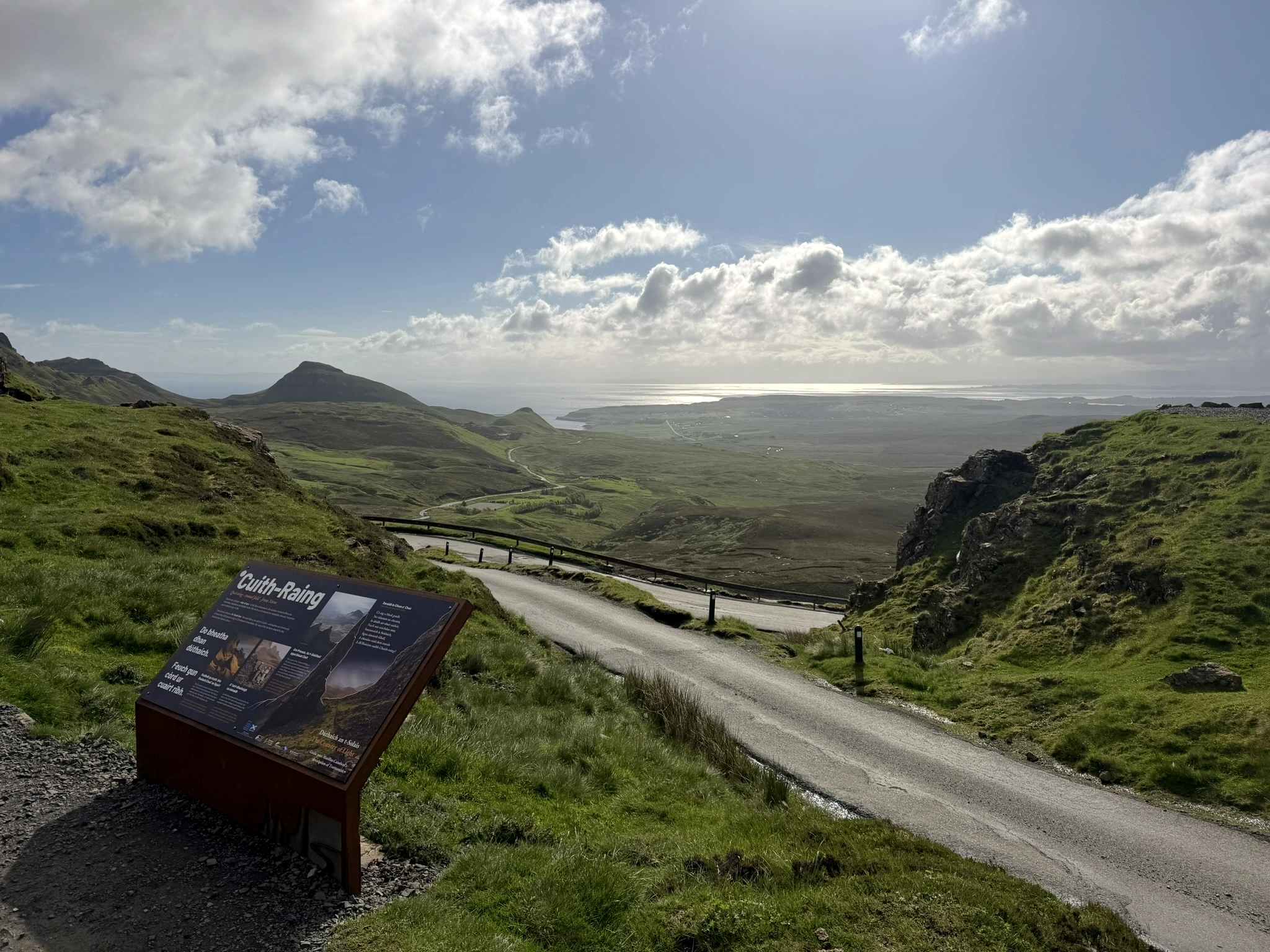 Widok na Quiraing przy parkingu
