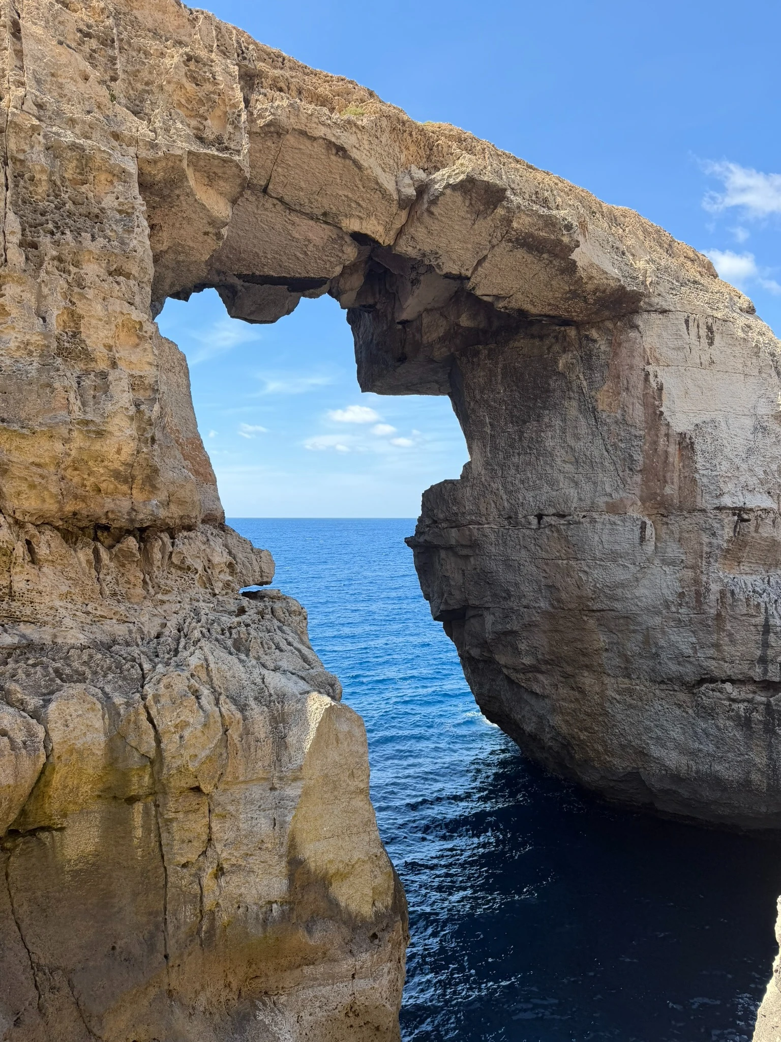 Wied il-Mielaħ Window — naturalne skalne okno na Gozo