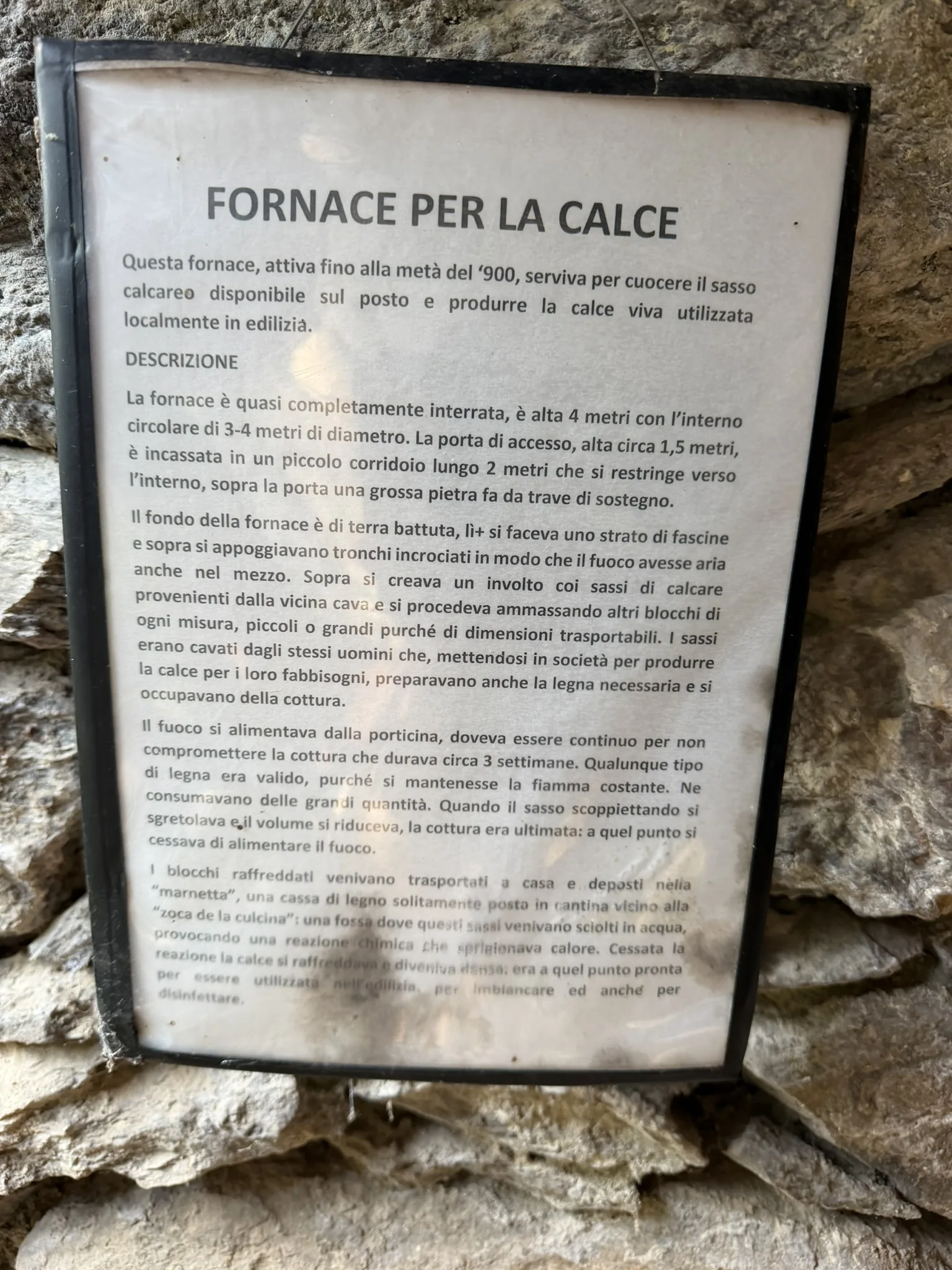 Tablica informacyjna Fornace per la calce przy piecu wapienniczym w Breglii