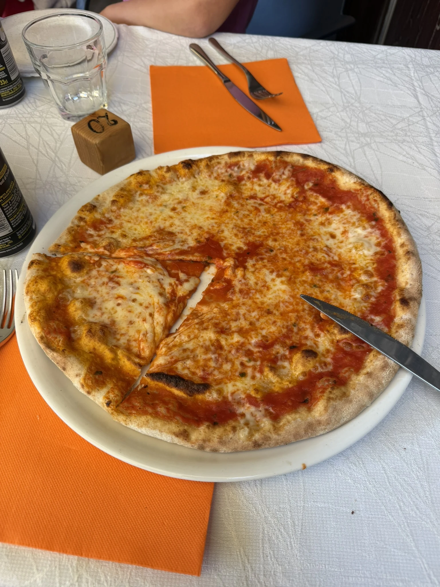 Pizza w restauracji Lugano w Menaggio